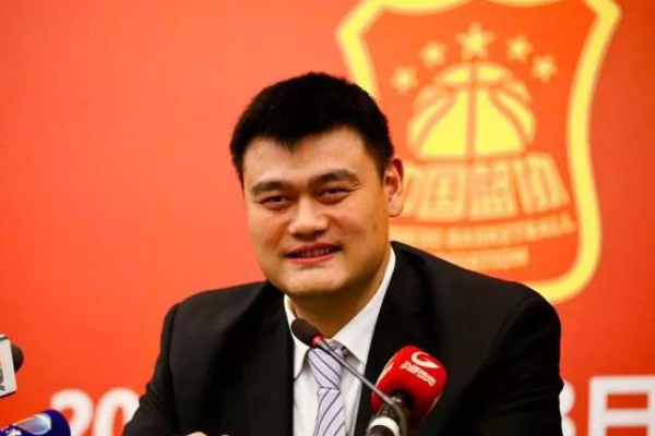 中國籃協(xié)現(xiàn)任主席是誰？